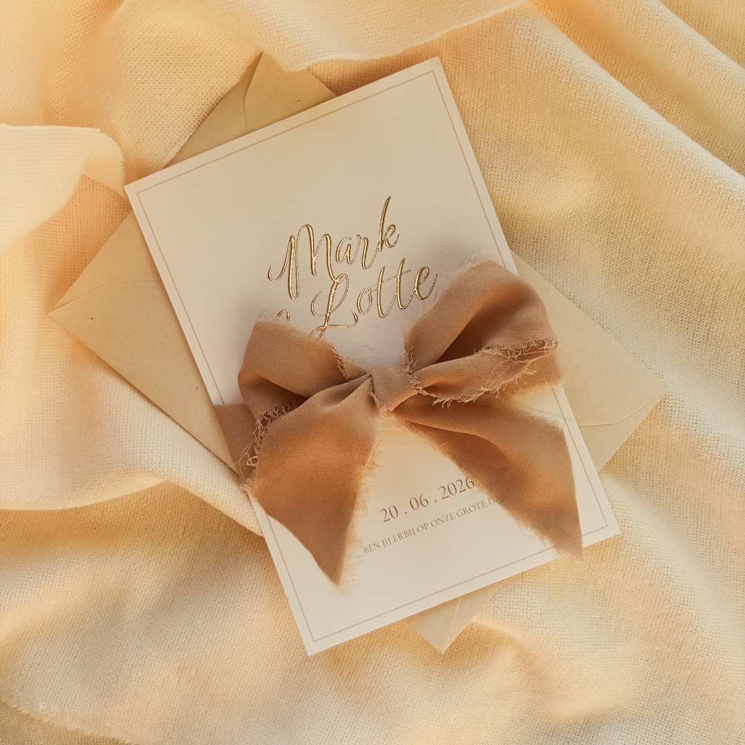 Minimalistische trouwkaart met sierlijke tekst