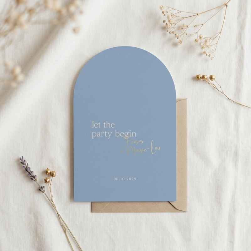 Save the Date boogvorm zand blauw