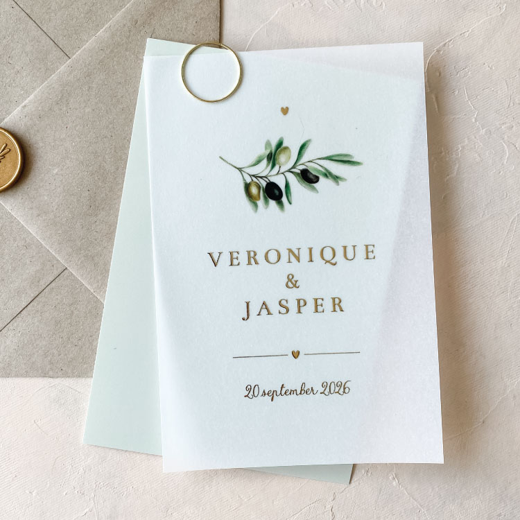 Trouwkaart kalkpapier getekend olijftakje goudfolie hartje