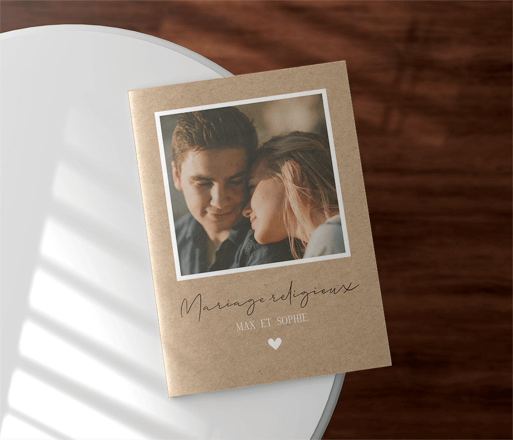 Livret de messe avec un aspect kraft, une photo et des petits cœurs