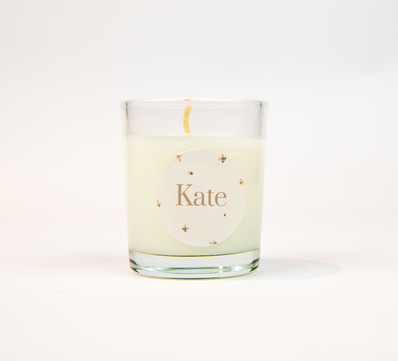 Stijlvolle naamstickers met droogbloemen voor een meisje