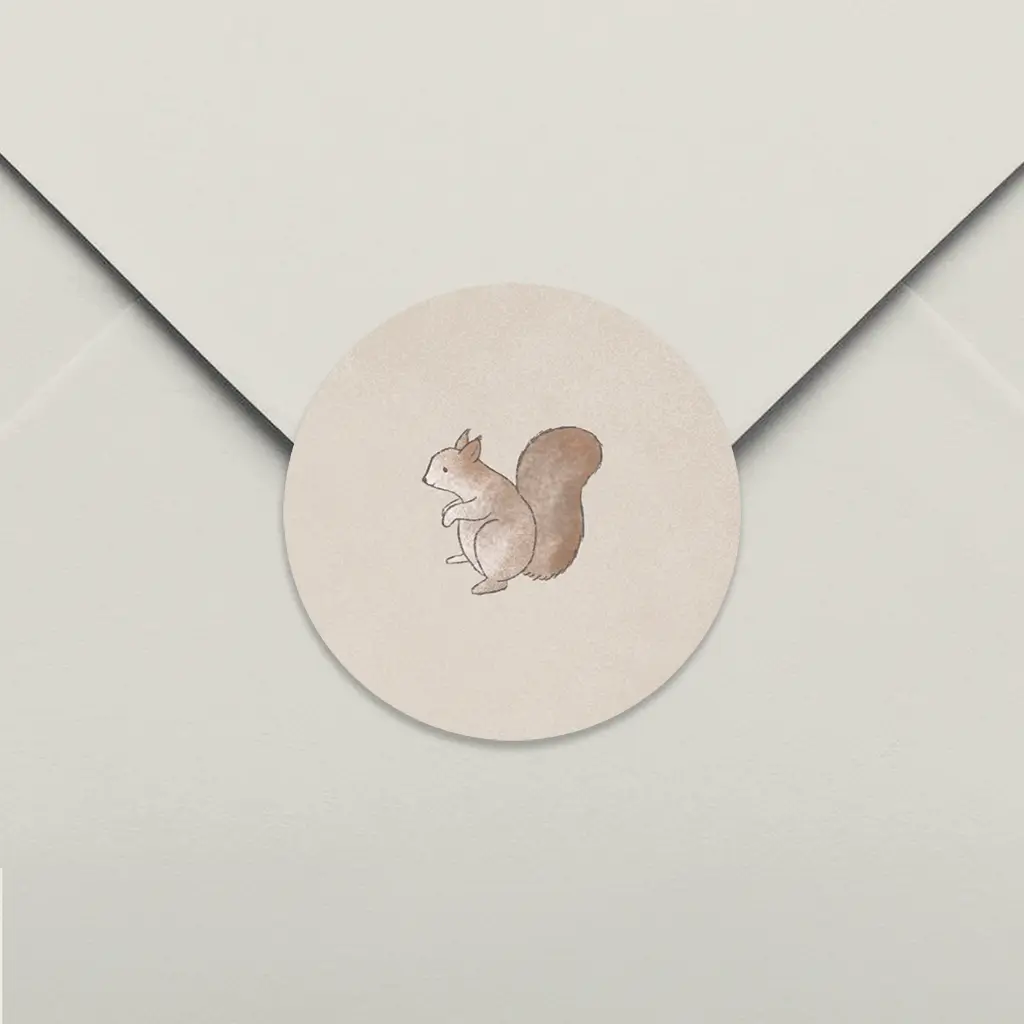 Sluitsticker beige met eekhoorn - per 25 stuks