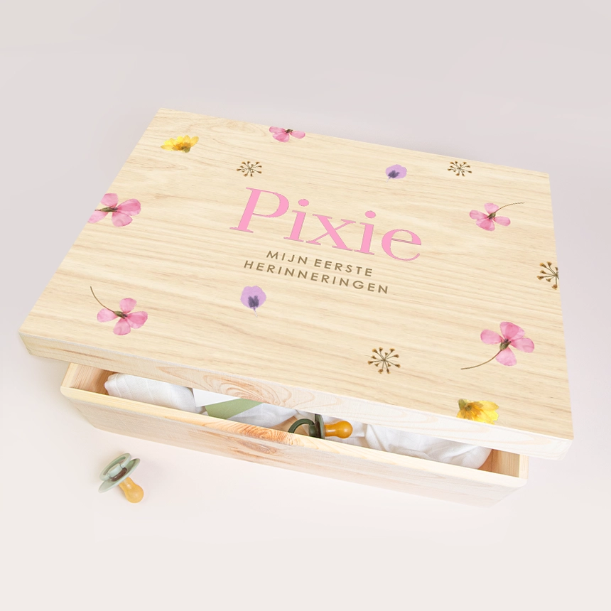 Herinneringsdoos baby met vrolijk gekleurde bloemetjes