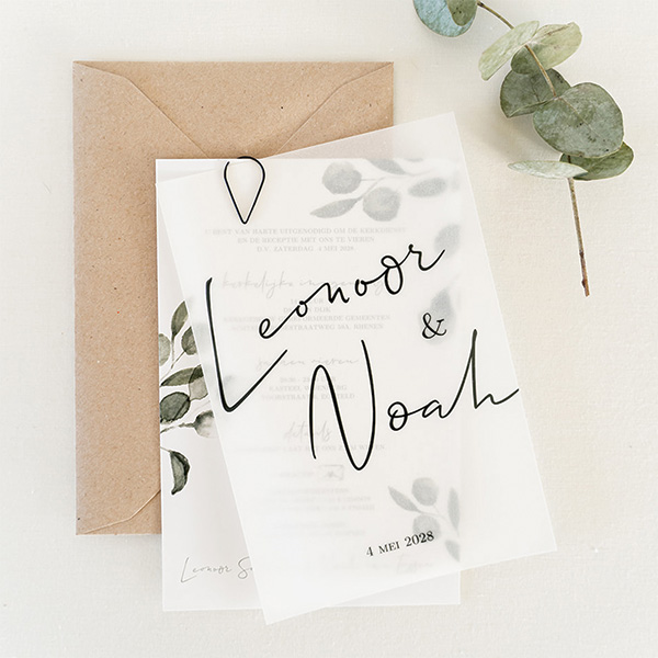 Trouwkaart van kalkpapier en zwartfolie