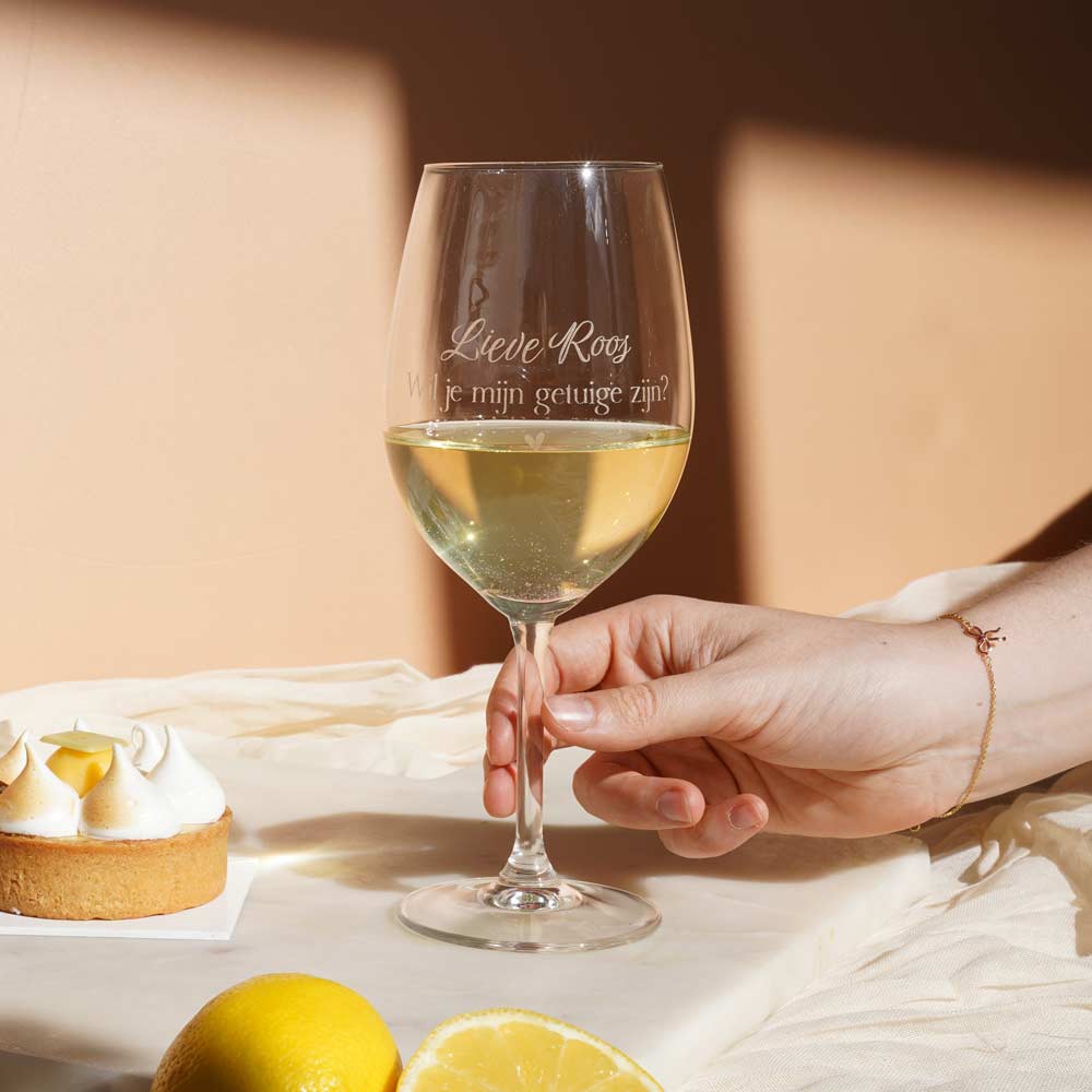 Getuige vragen wijnglas met naam en hartje