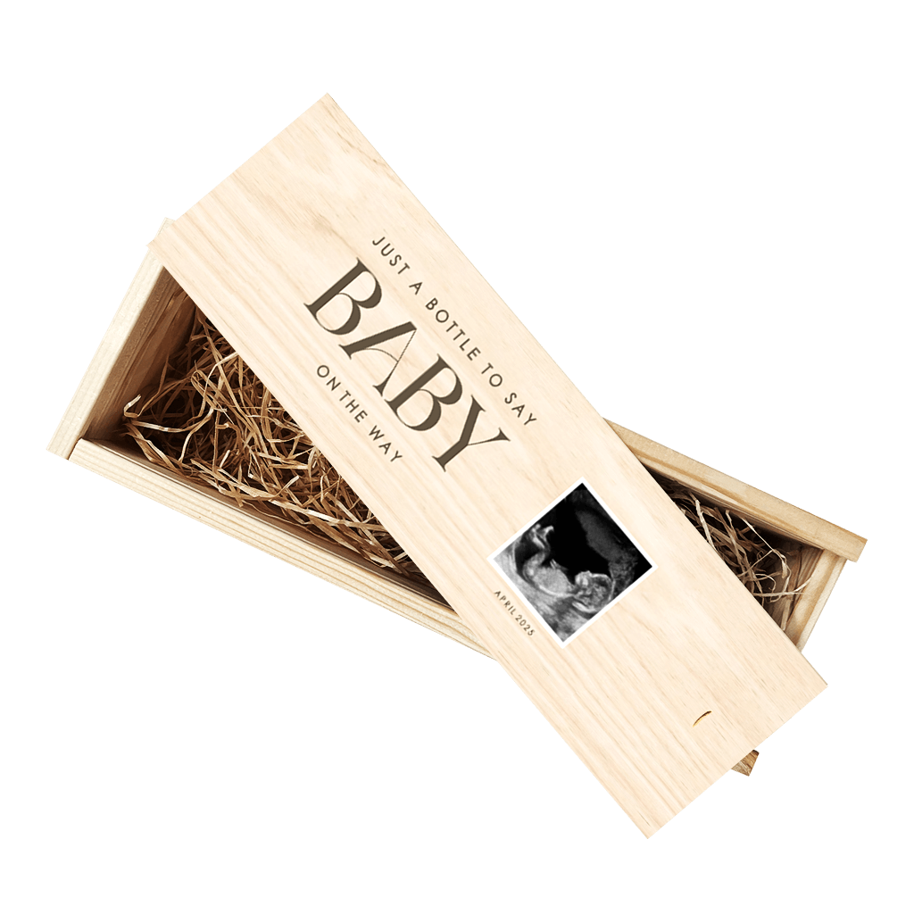 Weinkiste mit Foto als individuelle Schwangerschaftsverkündung