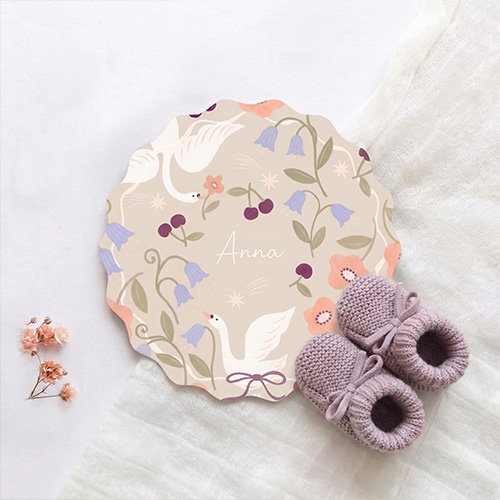 Geboortekaartje meisje beige zwanen bloemen unieke vorm