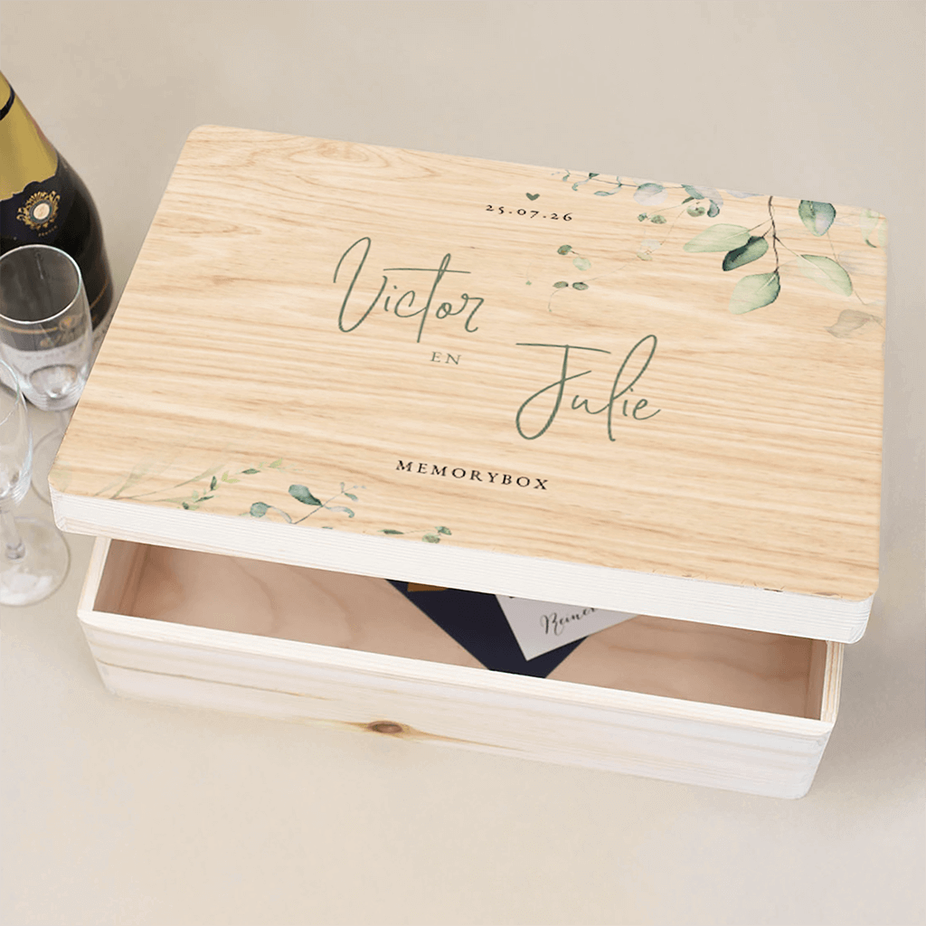 Houten bewaarkist met watercolour eucalyptus takjes