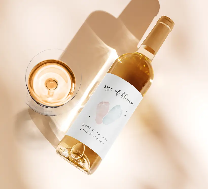 Wijnetiket gender reveal roze en blauwe voetjes