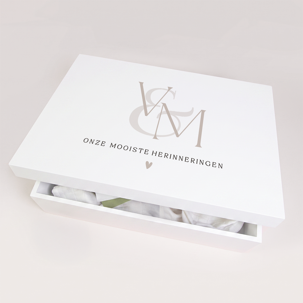 Memorybox huwelijk klassiek met initialen in beige