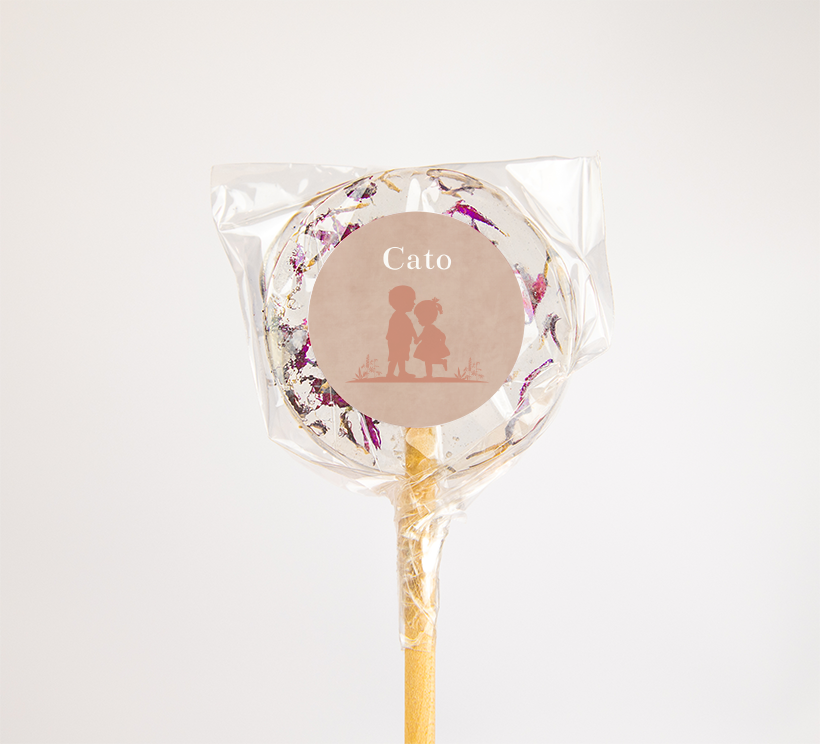 Naamsticker met silhouetjes van zusje en broer