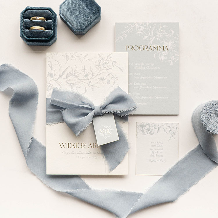 Vintage trouwkaart in blauw-grijze tinten