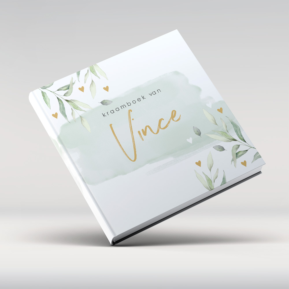 Kraamboek jongen met groene waterverf en blaadjes