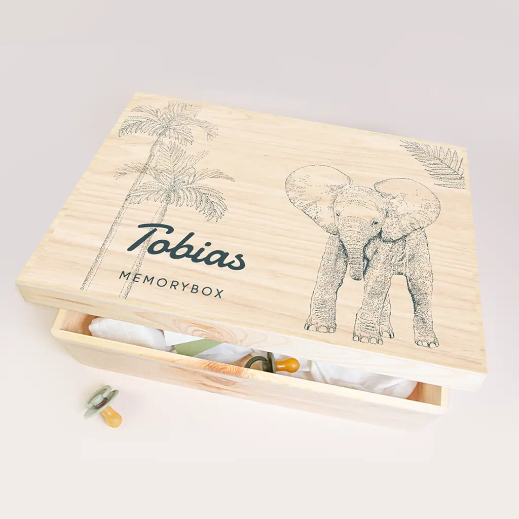 Memorybox baby met naam en illustratie olifant
