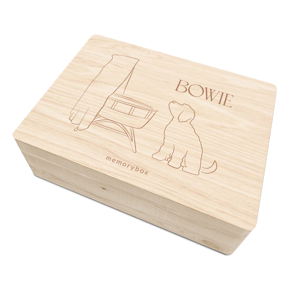 Houten memorybox geboorte met lijntekening labradoodle hond en wieg