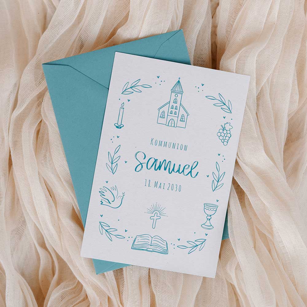 Stilvolle Einladung zur Kommunion mit blauen Illustrationen