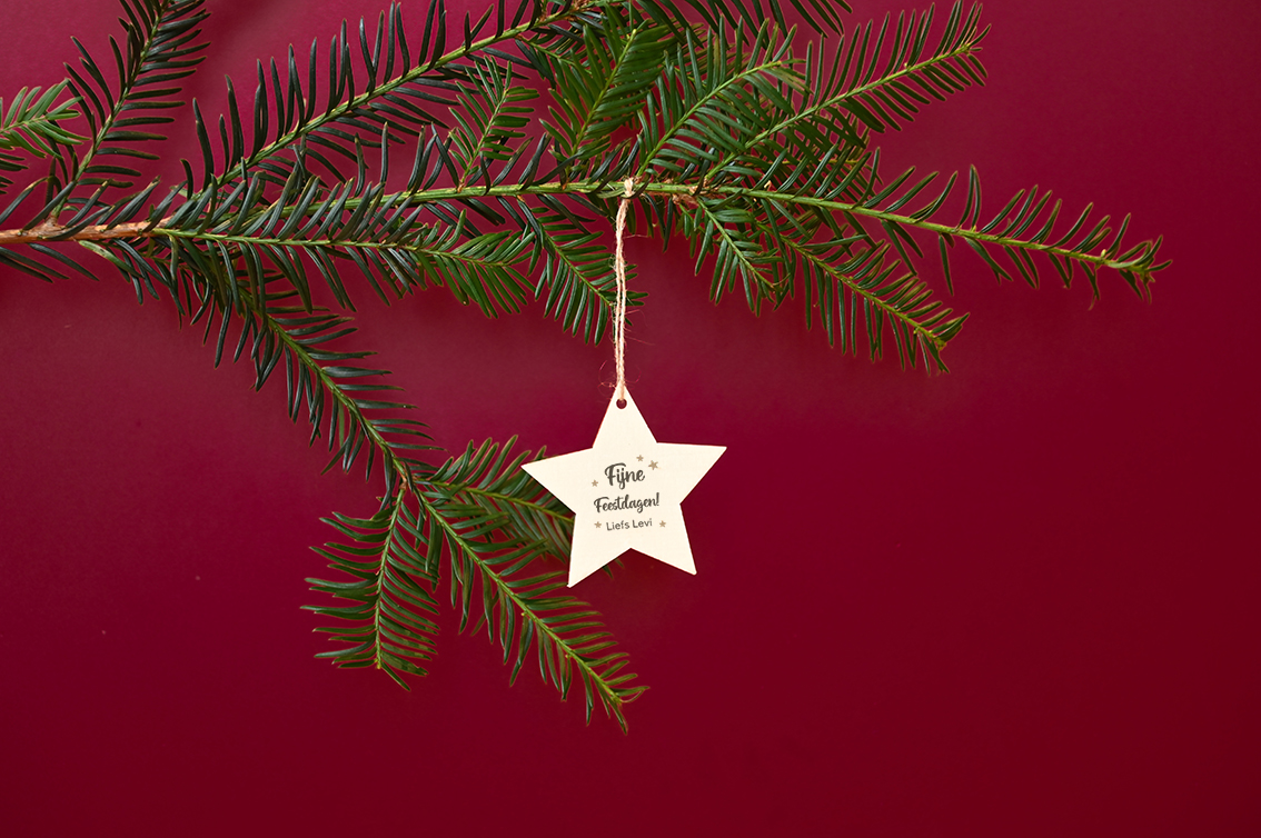 Houten kersthanger in de vorm van een ster