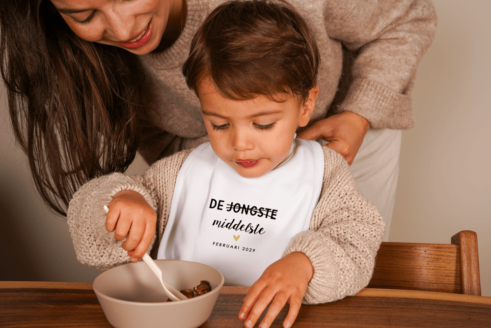 Zwangerschapsaankondiging slabbetje met tekst en datum