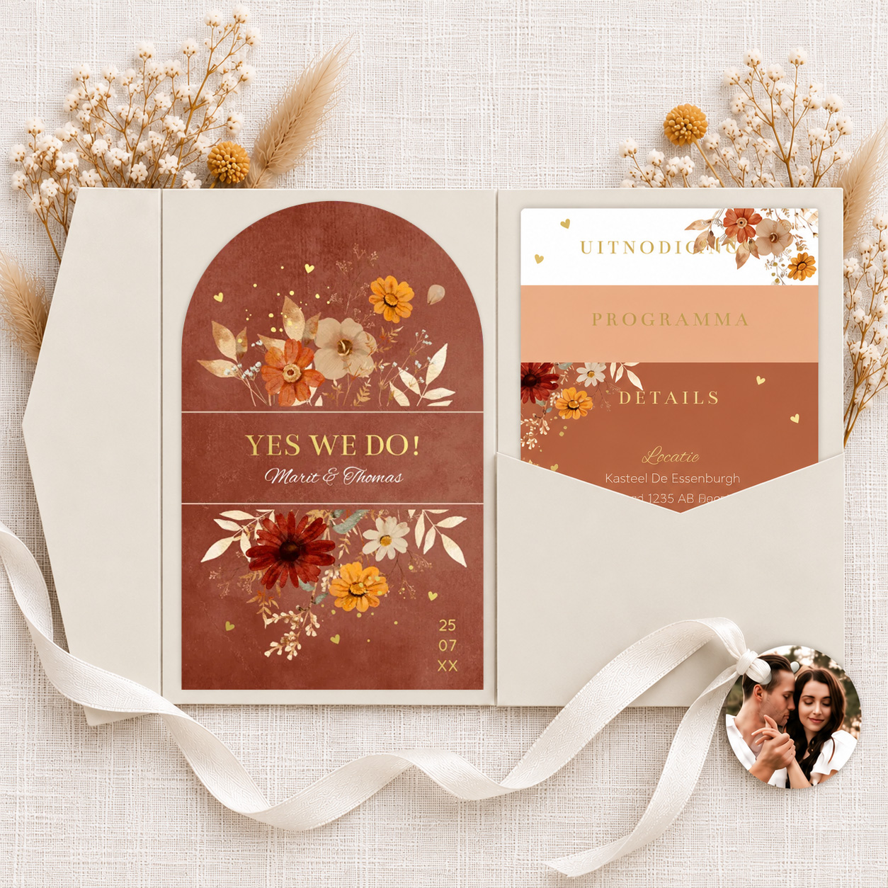 Pocketfold trouwkaart roestbruin herfst bloemen goudfolie