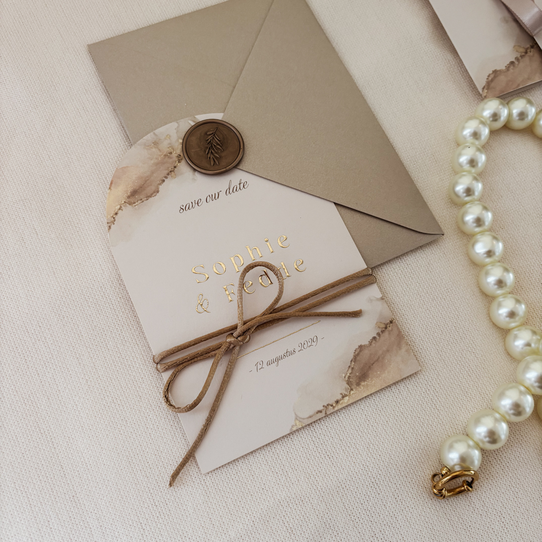 Boogvorm Save the Date Marble Gold