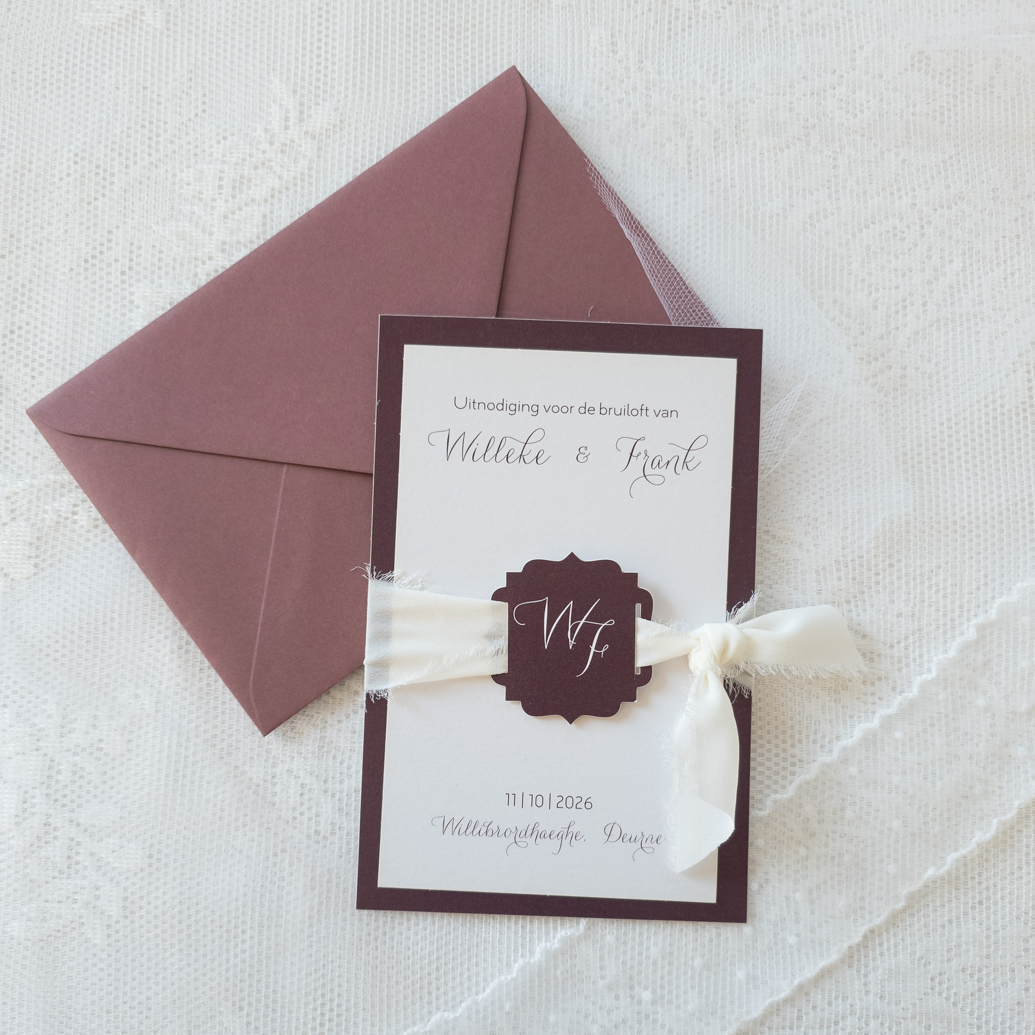Stapelkaart met monogram burgundy creme