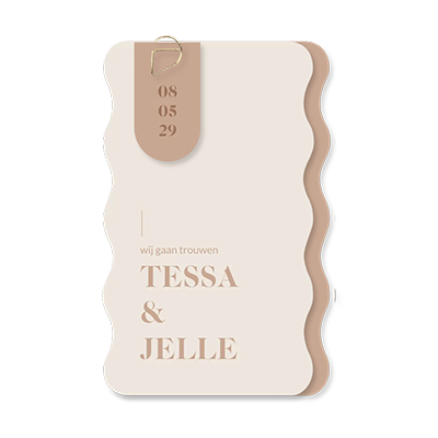 Trouwkaart met golfrand en labels camel en zand