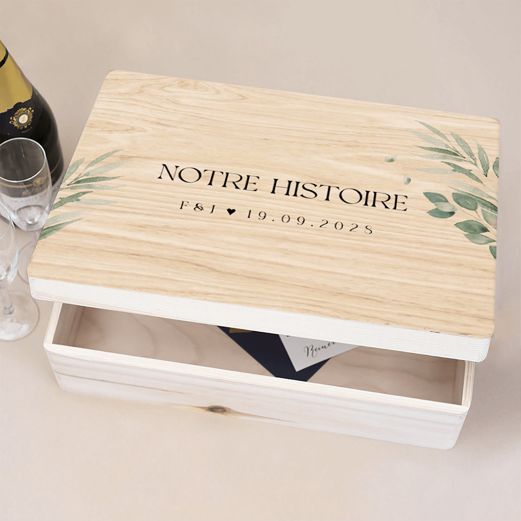 Boîte à souvenirs avec feuillages à l'aquarelle