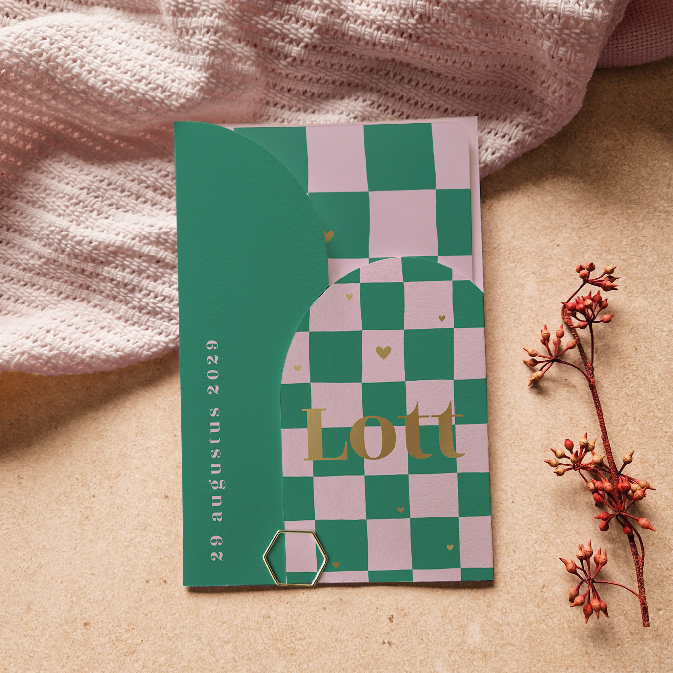 Geboortekaartje meisje met insteekmapje met blokjes en foliedruk hartjes