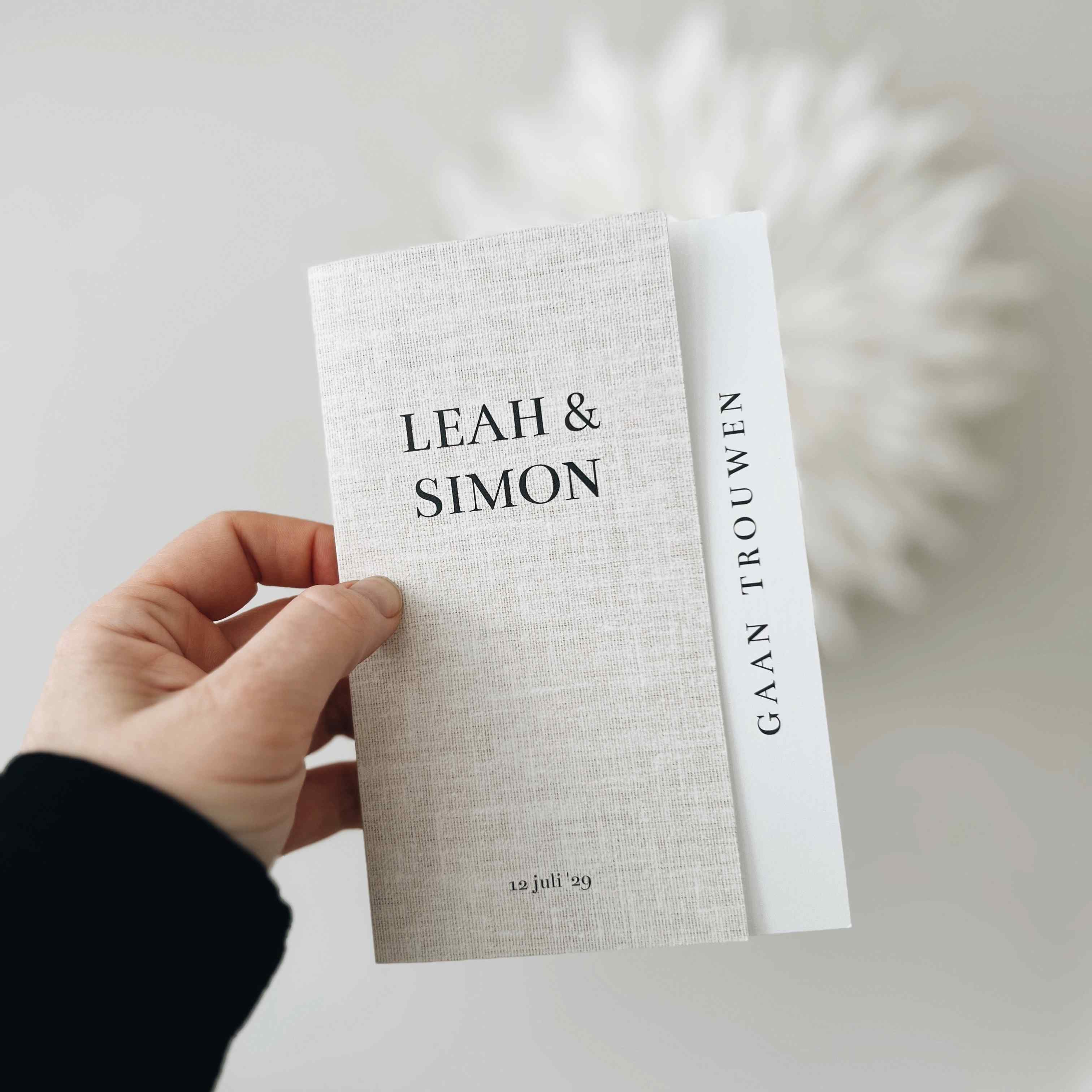 Trouwkaart klassiek met Linnen look korte voorkant