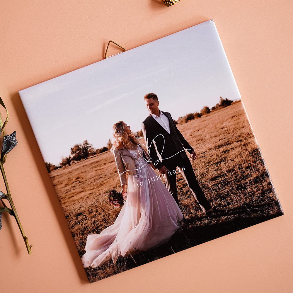 Fotofliese Hochzeit mit Herzchen in Strichzeichnung