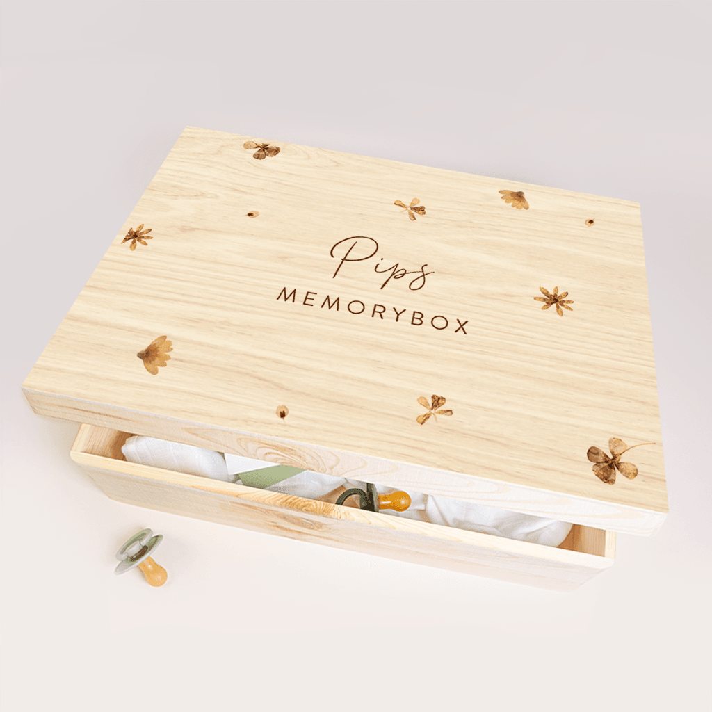 Memory box met gedroogde bloemetjes