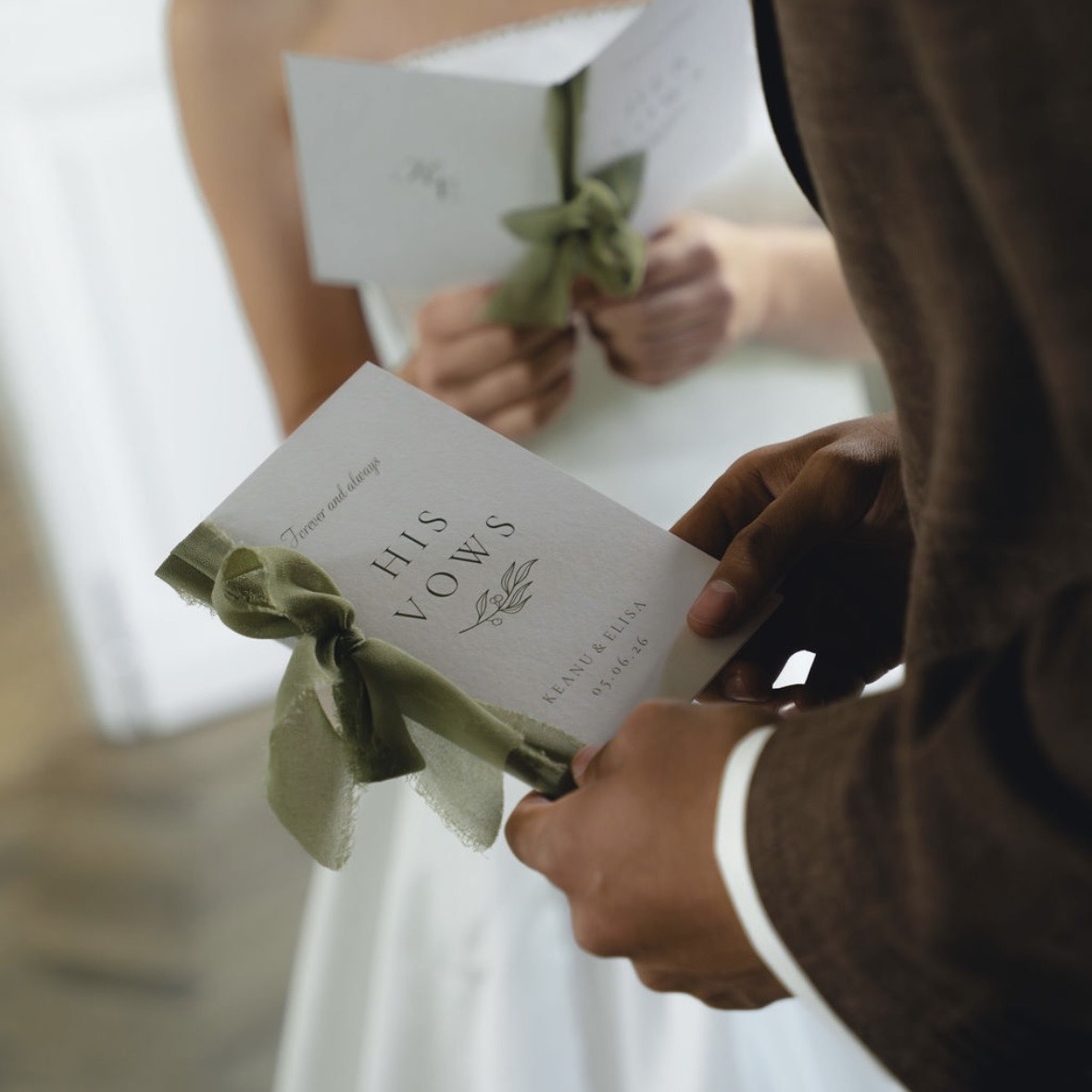 Geloftenboekje bruiloft olijfgroen takje his vows