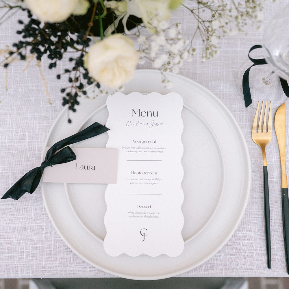 Menukaart bruiloft golfvorm klassiek wit