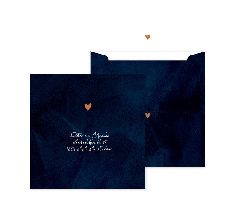 Donkerblauwe velvet-look envelop op maat met hartje