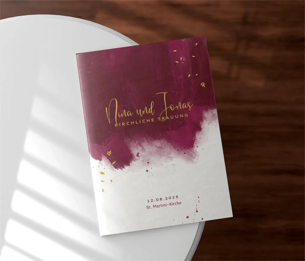 Kirchenheft mit Blaettern und Wasserfarbe