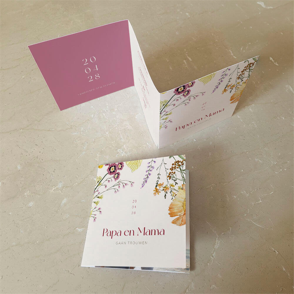 Papa en mama gaan trouwen zigzag trouwkaart met bloemen