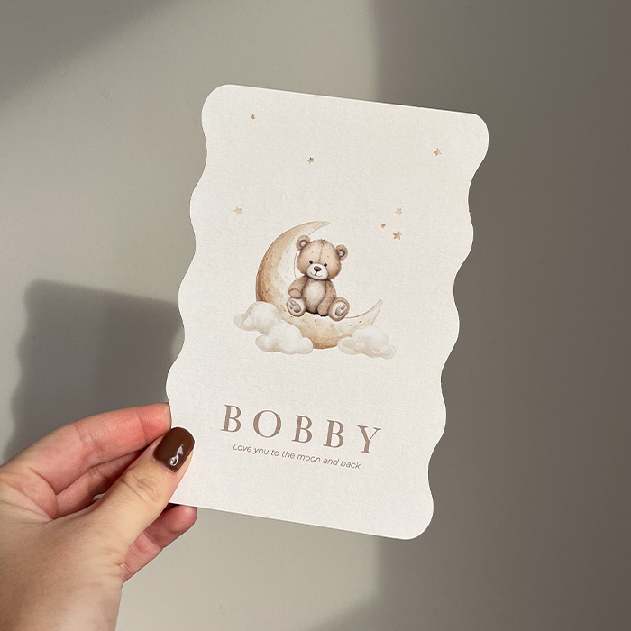 Dromerig geboortekaartje beertje op maan met golfrand