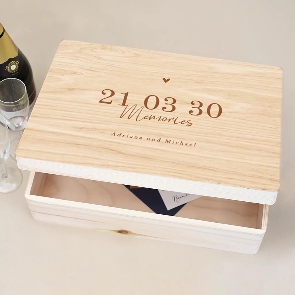 Erinnerungskiste Hochzeit mit großem Datum und Herz in Braun