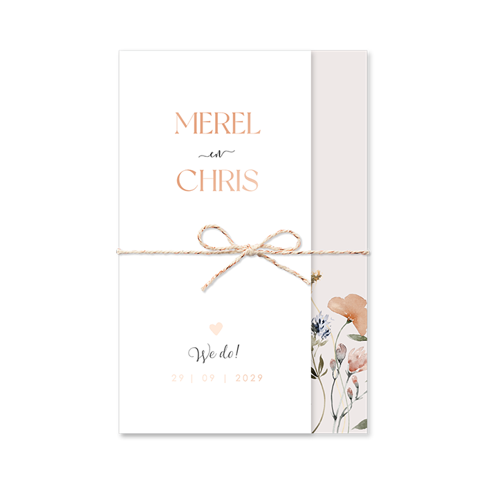 Stijlvolle drieluik trouwkaart met bloemetjes en rosefolie