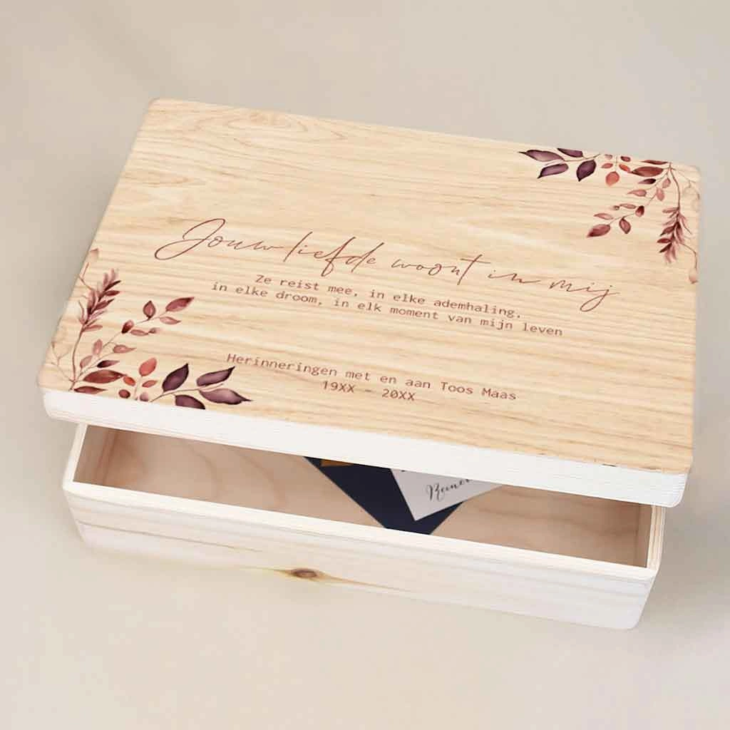 Memorybox bloemen in hout voor liefdevolle herinneringen
