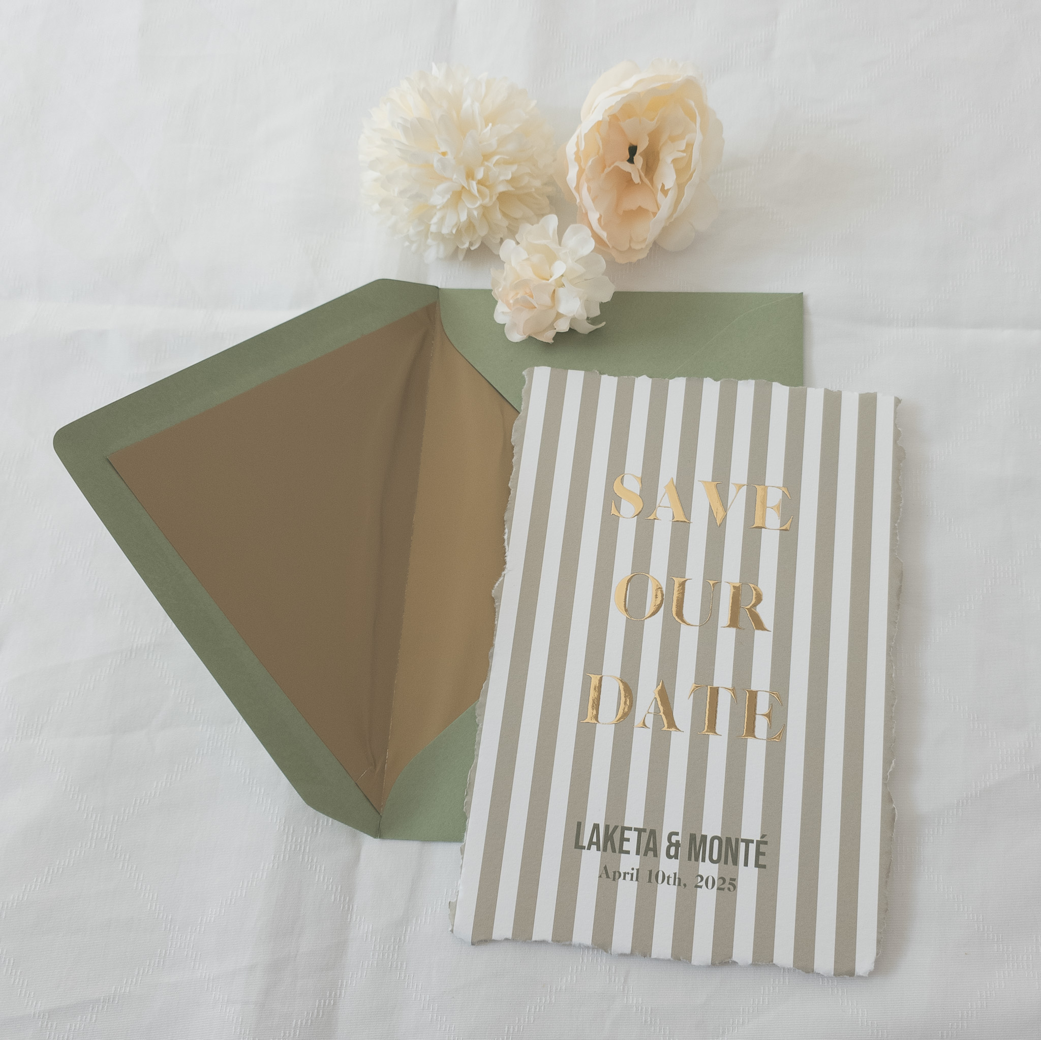 Save the date handgeschept look scheurranden DIY olijfgroen