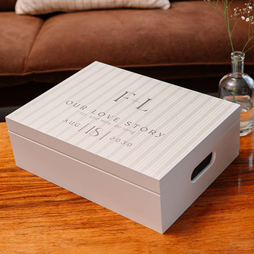 Memorybox groen met strepen en initialen