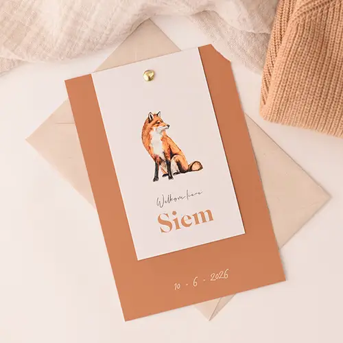 Hip label geboortekaartje met illustratie vosje