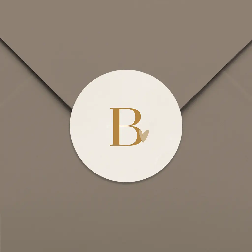 Sluitsticker met initiaal en lief hartje - per 25 stuks