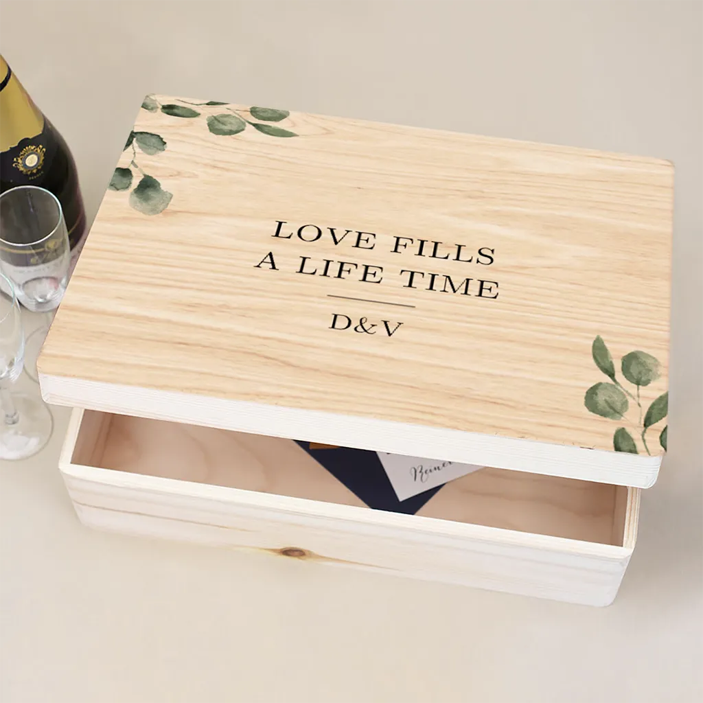 Erinnerungskiste Hochzeit mit Initialen und Eukalyptus