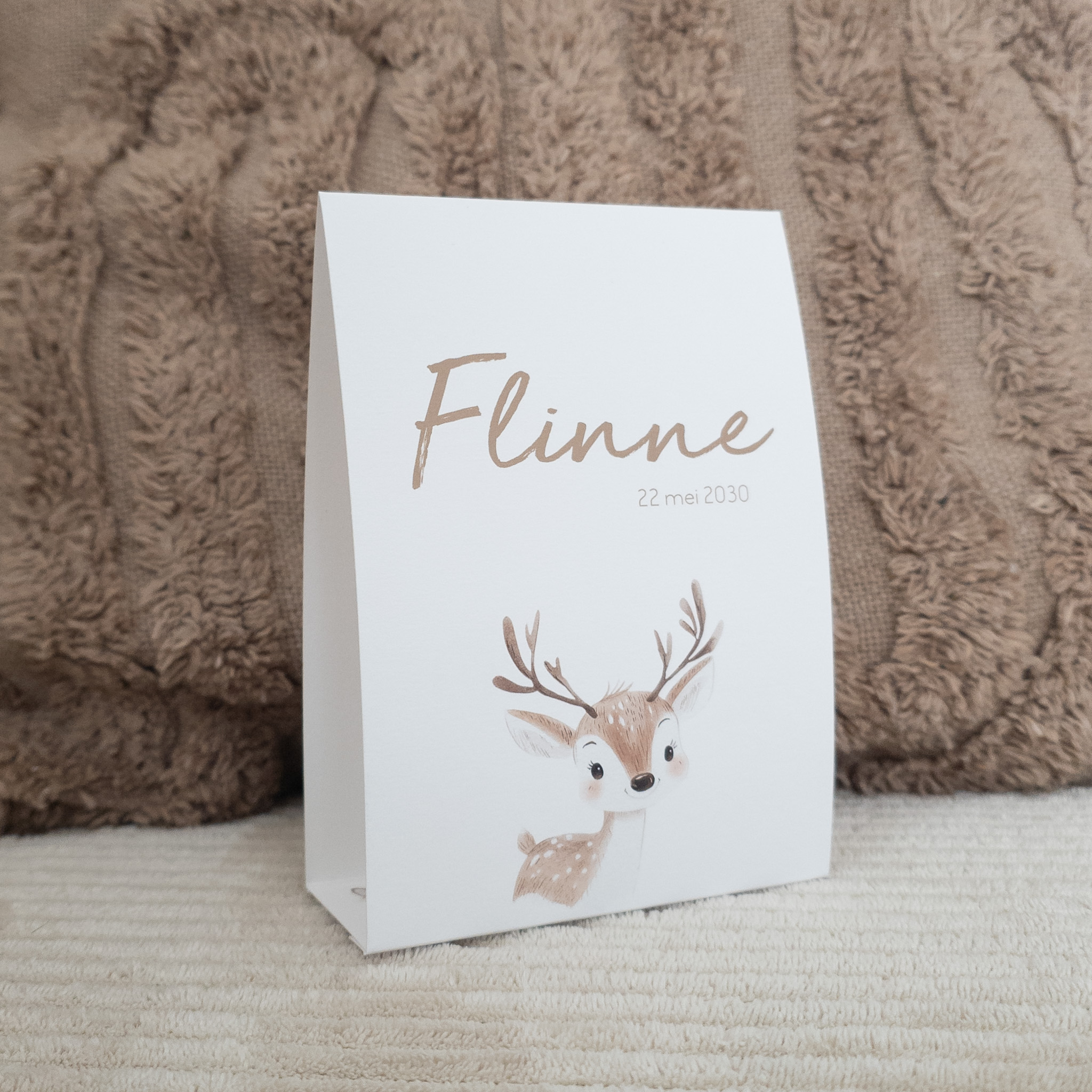 Tent geboortekaartje meisje hertje beige