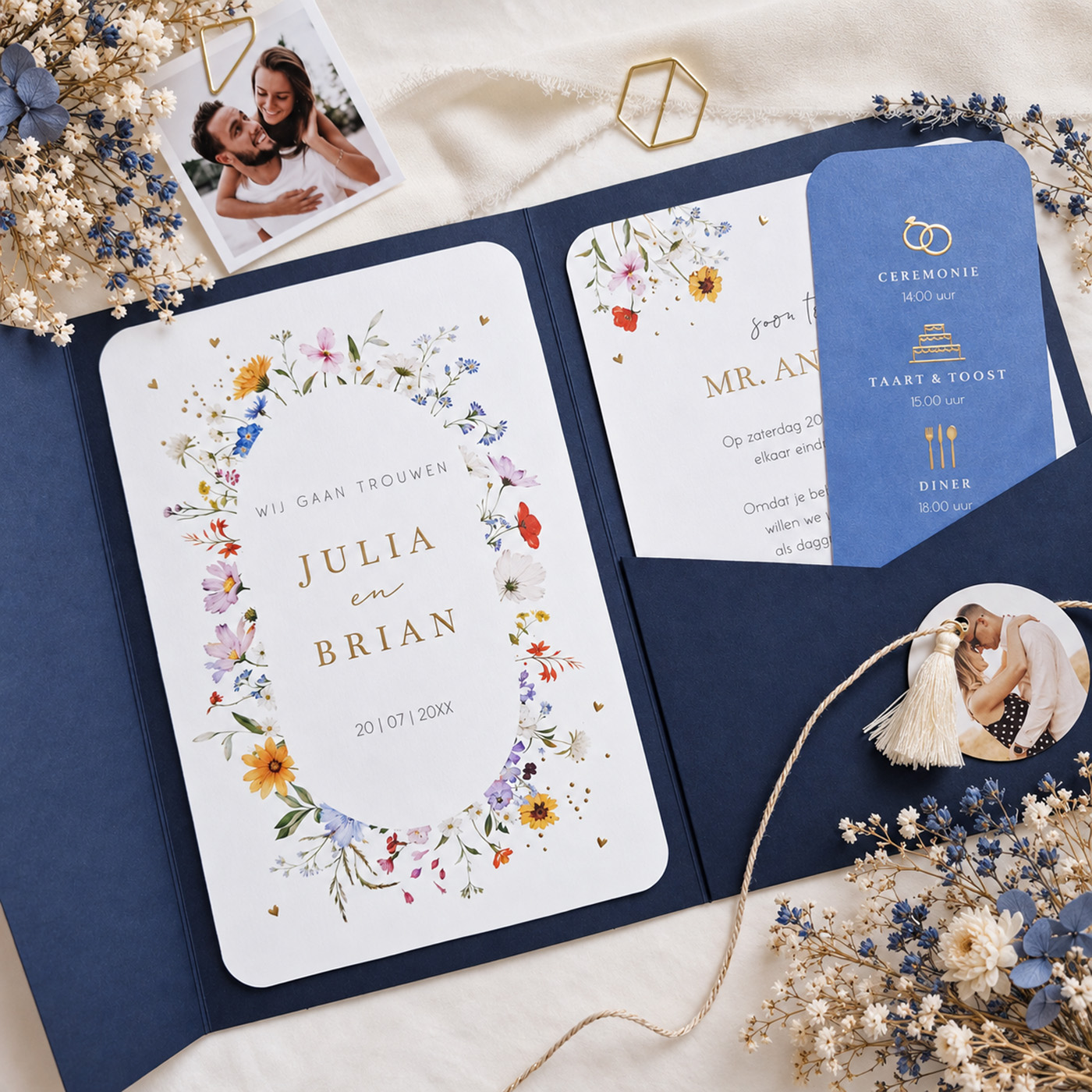 Pocketfold trouwkaart blauw zomerse bloemen watercolour goudfolie