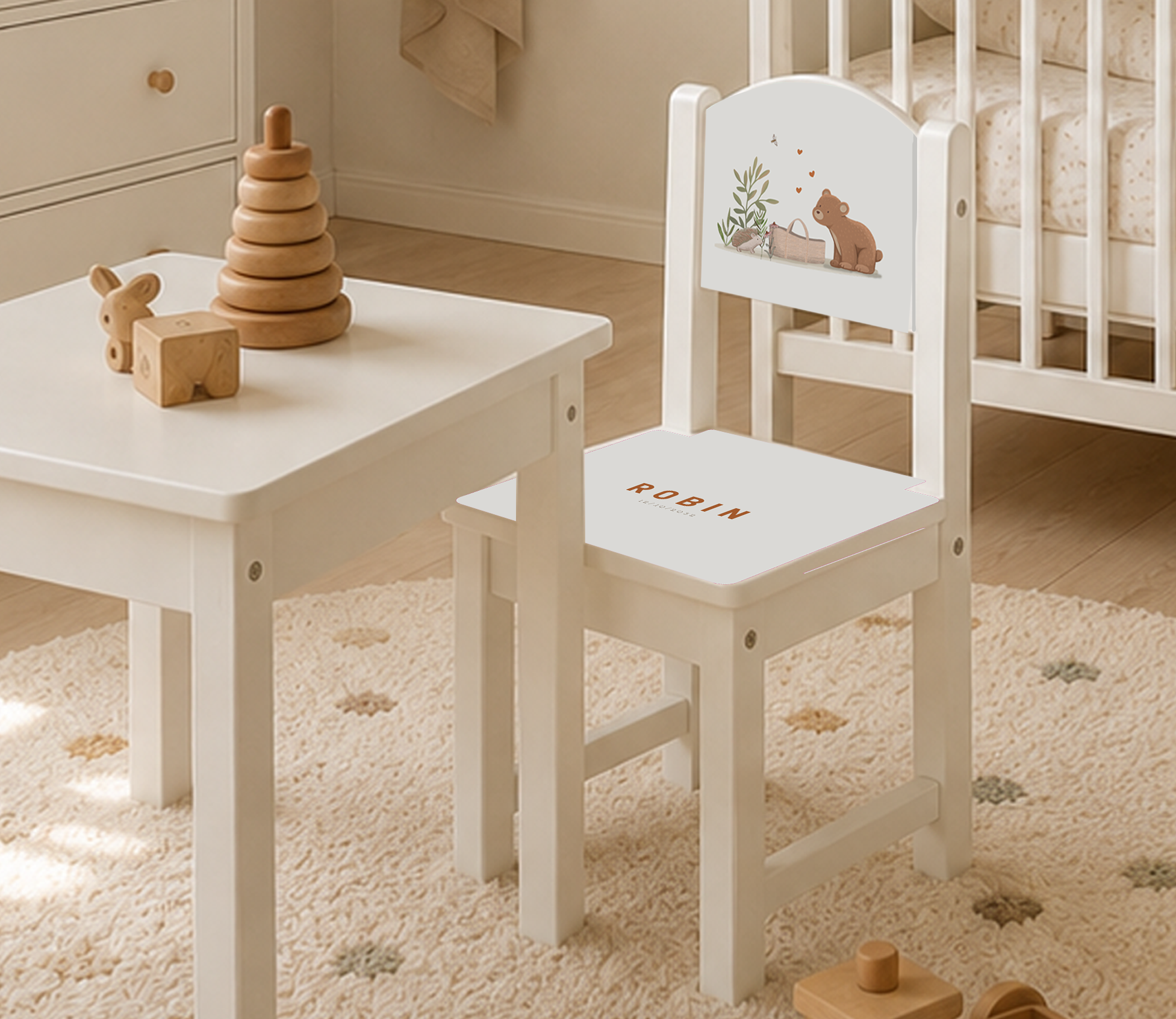 Personaliseerbare sticker kinderstoeltje Ikea met kijkend beertje