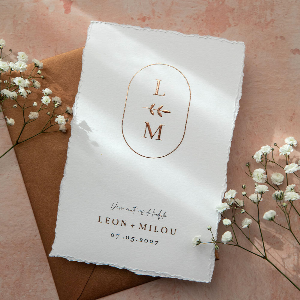 Trouwkaart handgeschept look trouwlogo rosefolie DIY*