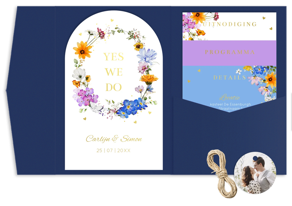 Pocketfold trouwkaart zomerse bloemen lila blauw goudfolie